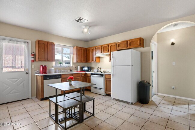 Building Photo - 11556 Tony Ponce Dr