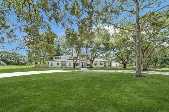Building Photo - 26511 Meadow Ln