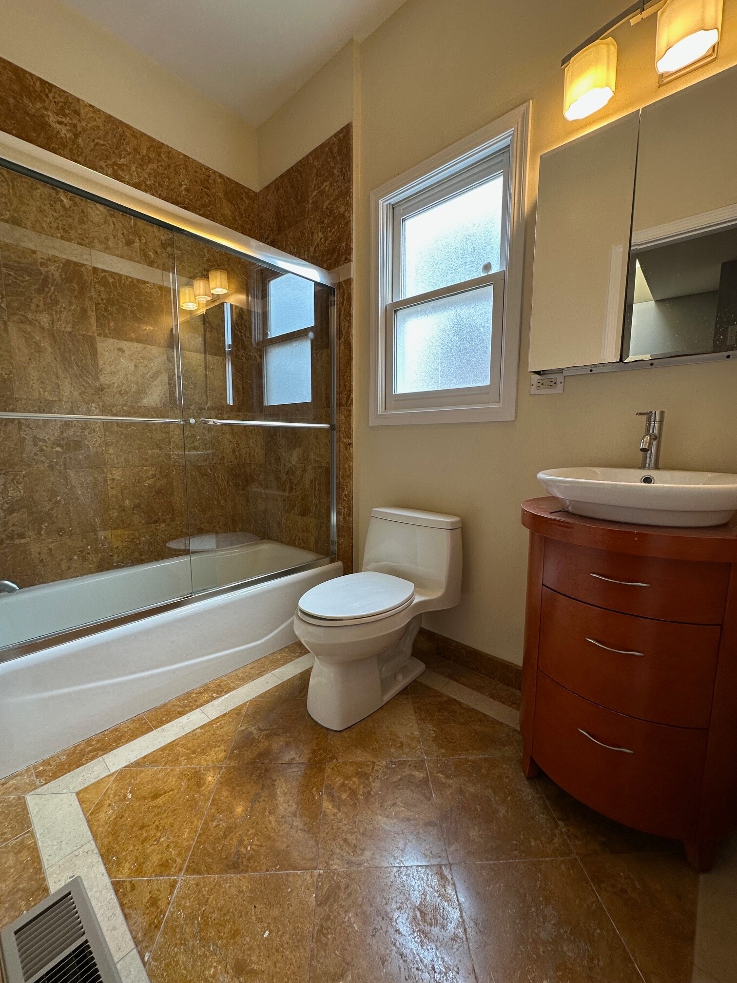 2nd Floor Main Bath - 724 N Willard Ct