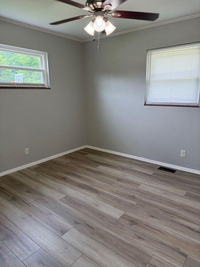 Building Photo - Rockford 37853 -  3 bedroom, 1.5 bath home...