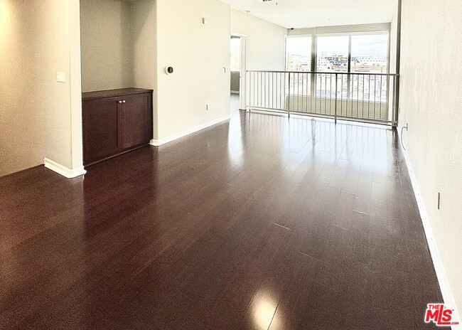 Building Photo - 629 Traction Ave