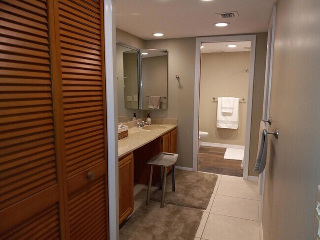 Building Photo - 9960 S Ocean Dr