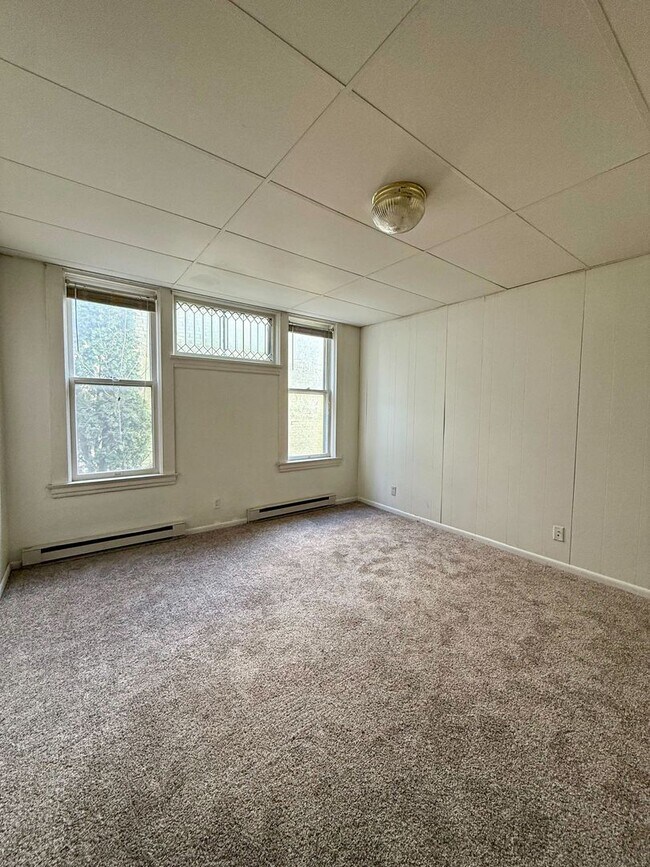 Building Photo - Darin Johnson Triplex