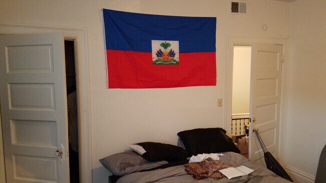 Middle BR - 341 S Bouquet St