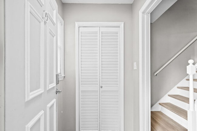 Building Photo - 405 13th Ave S