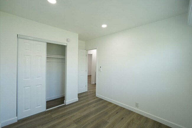 Building Photo - Dracaea Avenue