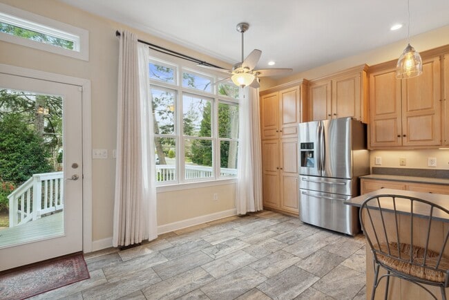 Building Photo - 317 W College Ter