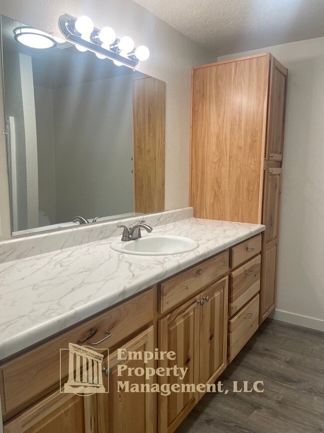 Building Photo - 2312 Willona Dr
