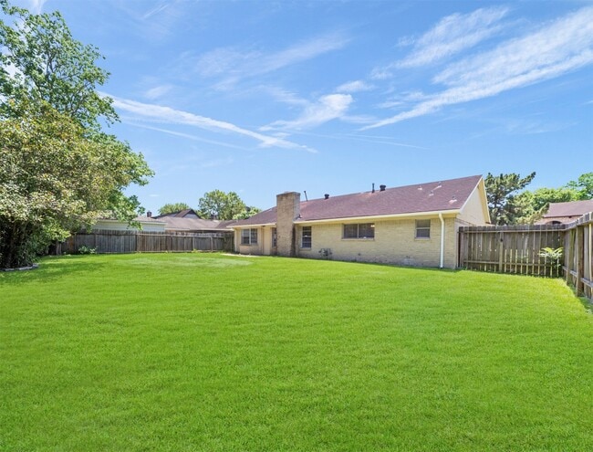 Building Photo - 7962 Southmeadow Dr