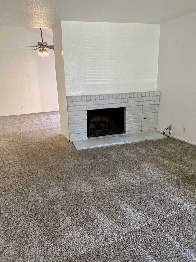 Building Photo - 4819 Suncrest Way