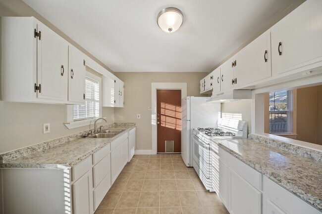 Building Photo - 103 Cosgrove St