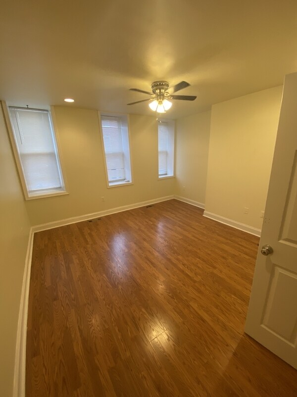 Building Photo - 1600 Light St