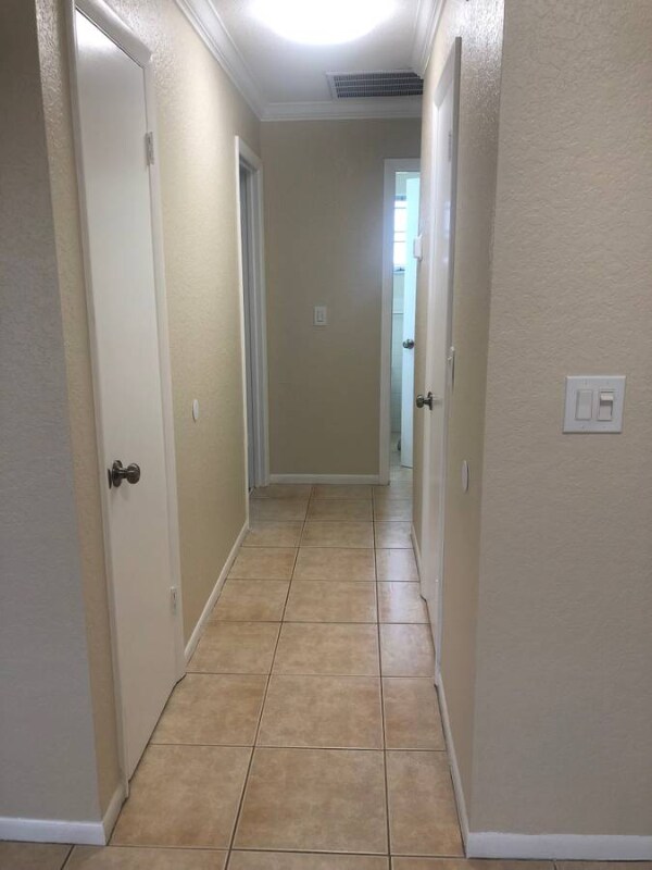 Building Photo - 1611 Green Ln