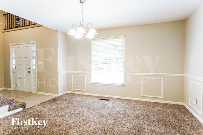 Building Photo - 2204 Lynncrest Ln