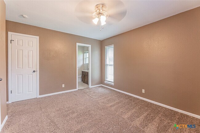 Building Photo - 3006 Belmont Dr