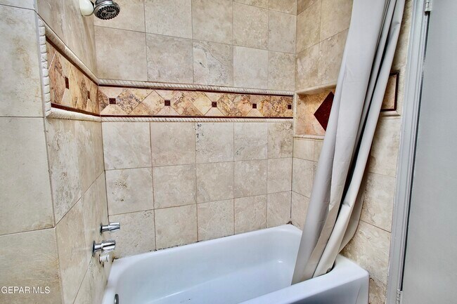 Building Photo - 901 Tepic Dr