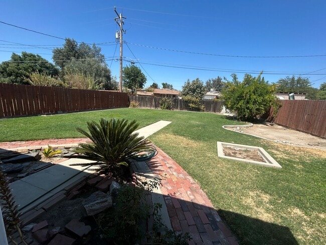Building Photo - 4 bedroom 2 bath updated and new in Centra...
