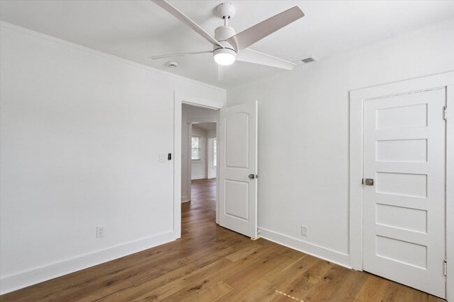 Building Photo - Newly Renovated Coastal Cottage for Lease!