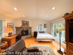 Building Photo - Welcome to this spacious granny flat located in charming Olde Carlsbad!