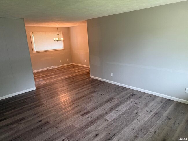 Building Photo - 2624 N Renwood Ave
