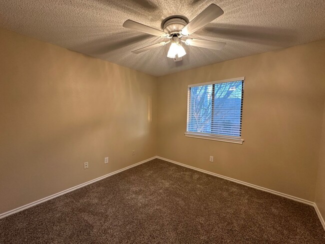 Building Photo - Coming Soon- Move in available 4/10/26