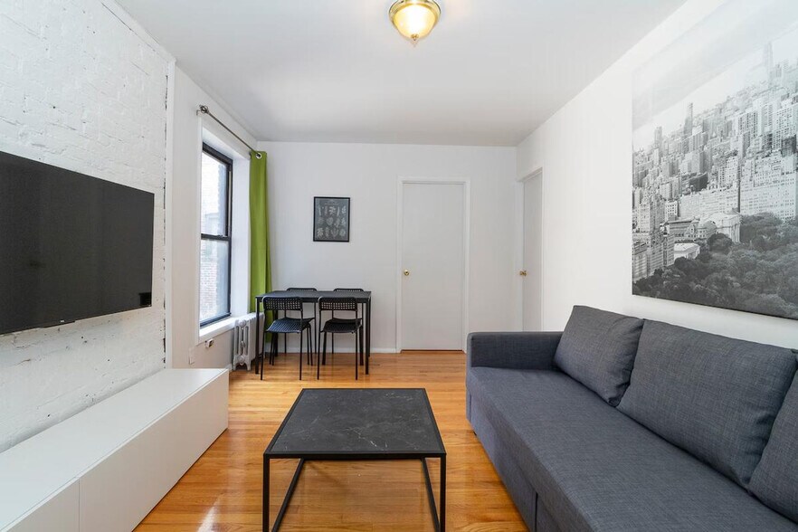 Building Photo - 334 E 96th St