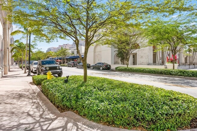 Building Photo - 275 Giralda Ave