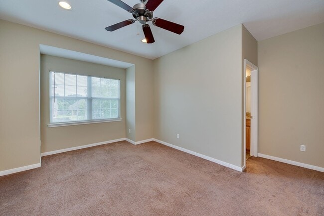 Building Photo - 1 Bed + 1 Bath - Spacious Floorplan close to A&M