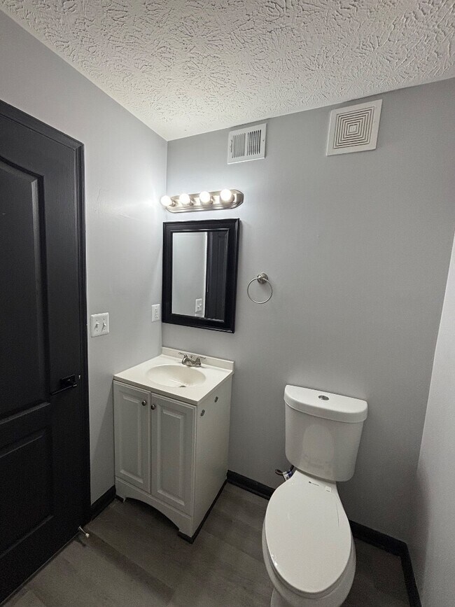 Building Photo - 8961 Town Center Cir