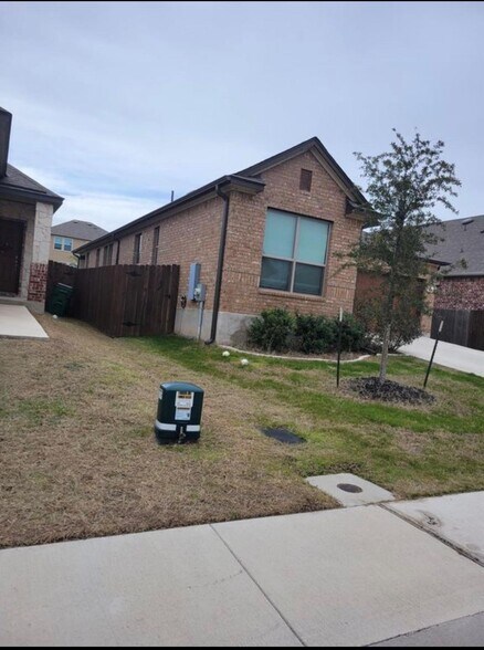Building Photo - 405 Kaden Prince Dr