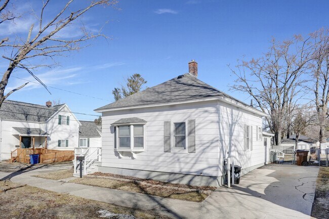 Building Photo - 139 Mosser St