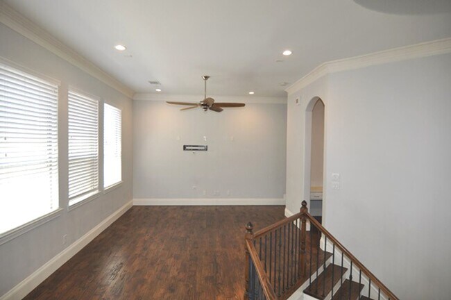Building Photo - 5318 Longview St