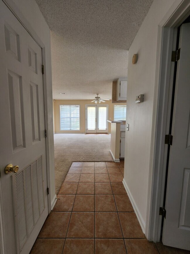 Building Photo - 143 S Spring View Dr