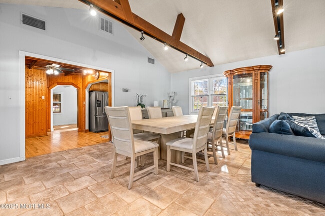 Building Photo - 72 Whalepond Rd