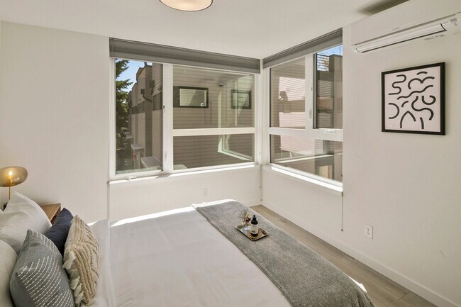 Building Photo - 516 Broadway E