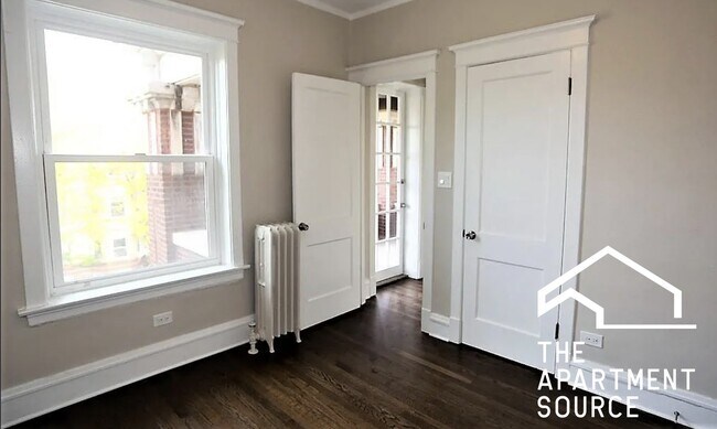 Building Photo - 1437 W Carmen Ave