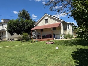 Building Photo - 9 3rd Ave