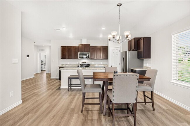 Building Photo - 1638 Comfy Wy