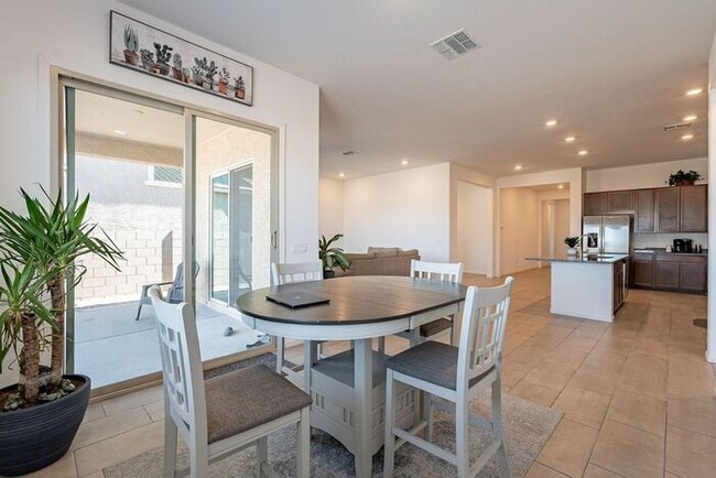 Building Photo - Bright & Spacious 4-Bed Home with 3-Car Ga...
