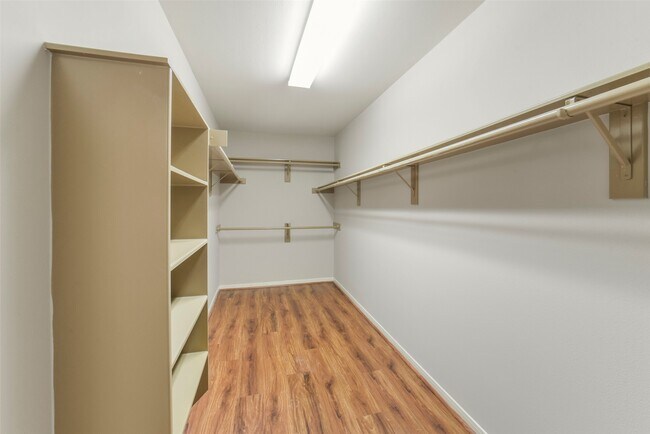 Building Photo - 2414 Falcon Knoll Ln