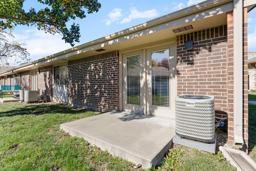 Building Photo - 2900 NE Kendallwood Pkwy