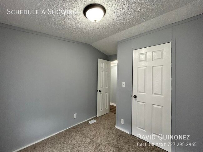 Building Photo - 4614 E Old Trail Rd