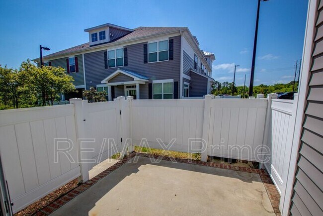 Building Photo - 609 Fishers Ct