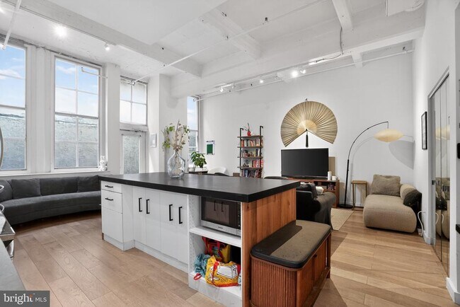 Building Photo - 1238 Callowhill St