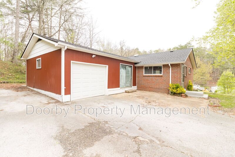 Building Photo - 936 Ely Rd