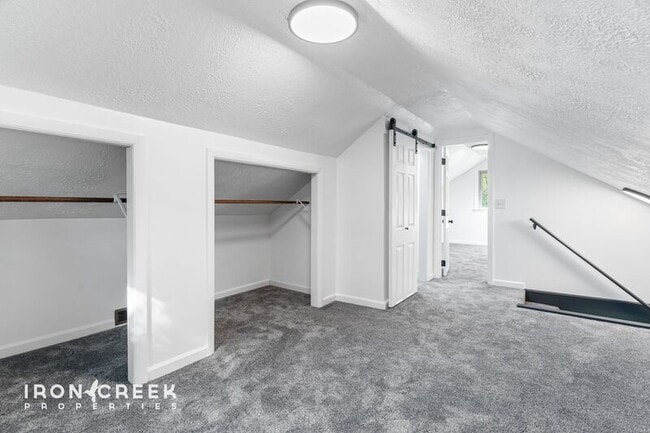 Building Photo - 16 Pelzer St