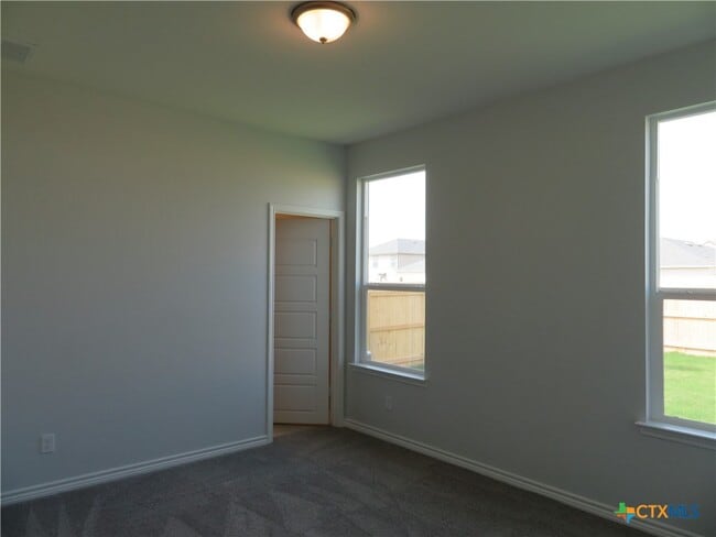 Building Photo - 352 Blacktail Dr