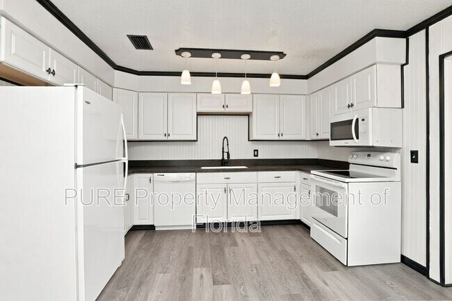 Building Photo - 12300 SE 128th Ct