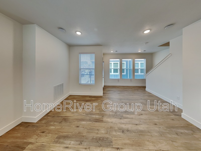 Building Photo - 3461 Peebles Ct