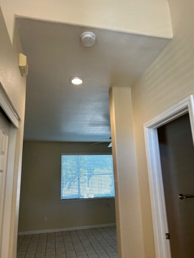 Building Photo - Spacious 4 bedroom, 2.5 Bathroom Available...